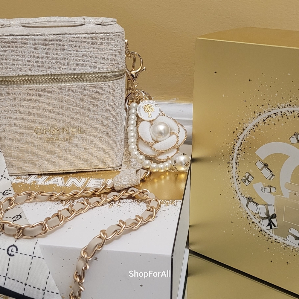 Chanel - Picture 8 of 16